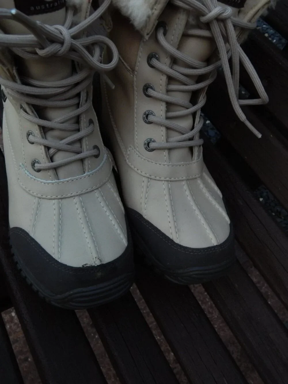 Ugg Australia Adirondack II Vibram Boots Sand Size 7 Faux Fur Snow Boots